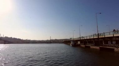 İstanbul, Türkiye. 1 Aralık 2024. Avrupa ve Asya arasındaki rüya şehir, İstanbul. Tarihi yarımadada turistik ve günlük yaşam. İstanbul 'un tarihi yarımadasında Doğu ve Batı kültürlerinin etkileyici bir kombinasyonunu keşfet. 