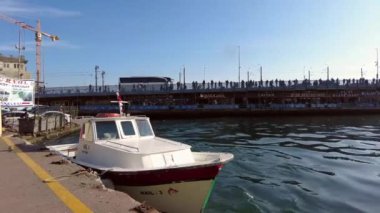 İstanbul, Türkiye. 1 Aralık 2024. Avrupa ve Asya arasındaki rüya şehir, İstanbul. Tarihi yarımadada turistik ve günlük yaşam. İstanbul 'un tarihi yarımadasında Doğu ve Batı kültürlerinin etkileyici bir kombinasyonunu keşfet. 