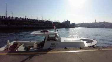 İstanbul, Türkiye. 1 Aralık 2024. Avrupa ve Asya arasındaki rüya şehir, İstanbul. Tarihi yarımadada turistik ve günlük yaşam. İstanbul 'un tarihi yarımadasında Doğu ve Batı kültürlerinin etkileyici bir kombinasyonunu keşfet. 