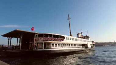 İstanbul, Türkiye. 1 Aralık 2024. Avrupa ve Asya arasındaki rüya şehir, İstanbul. Tarihi yarımadada turistik ve günlük yaşam. İstanbul 'un tarihi yarımadasında Doğu ve Batı kültürlerinin etkileyici bir kombinasyonunu keşfet. 