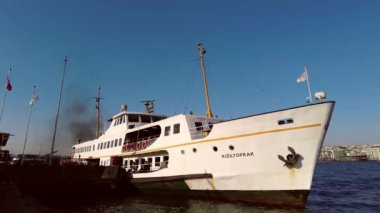 İstanbul, Türkiye. 1 Aralık 2024. Avrupa ve Asya arasındaki rüya şehir, İstanbul. Tarihi yarımadada turistik ve günlük yaşam. İstanbul 'un tarihi yarımadasında Doğu ve Batı kültürlerinin etkileyici bir kombinasyonunu keşfet. 