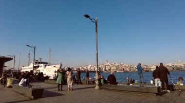 İstanbul, Türkiye. 1 Aralık 2024. Avrupa ve Asya arasındaki rüya şehir, İstanbul. Tarihi yarımadada turistik ve günlük yaşam. İstanbul 'un tarihi yarımadasında Doğu ve Batı kültürlerinin etkileyici bir kombinasyonunu keşfet. 