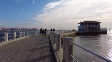 Kadıköy, İstanbul, Türkiye. 1 Aralık 2024 Kışında Moda İskelesi. Kışın Tarihi Moda Rıhtımında Kışı Yakalamak. Kışın Moda İskelesinin Huzuru..