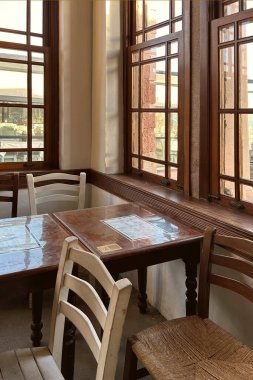 Ayvalik, Türkiye 'nin Ege Denizi kıyısındaki en önemli turizm merkezlerinden biri. Ayvalik' in kültürel zenginliği ve turistik merkezi. Ayvalik 'in tarihi evleri, dar sokakları, yerel yaşam tarzı..