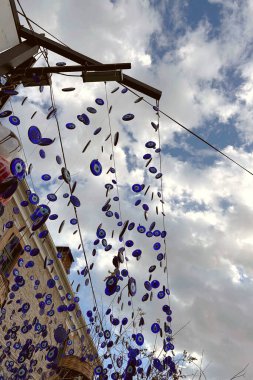 Ayvalik, Türkiye 'nin Ege Denizi kıyısındaki en önemli turizm merkezlerinden biri. Ayvalik' in kültürel zenginliği ve turistik merkezi. Ayvalik 'in tarihi evleri, dar sokakları, yerel yaşam tarzı..