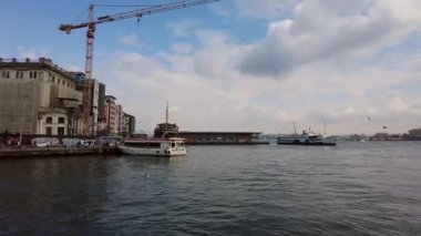 İstanbul, Türkiye. 20 Şubat 2025. İstanbul, Avrupa ve Asya kıtaları arasındaki rüya şehir. Muhteşem güzelliği ile, Tarihi Yarımada ve Boğaz manzarası.