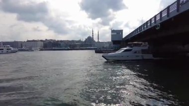İstanbul, Türkiye. 20 Şubat 2025. İstanbul, Avrupa ve Asya kıtaları arasındaki rüya şehir. Muhteşem güzelliği ile, Tarihi Yarımada ve Boğaz manzarası.