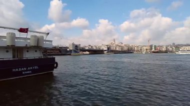 İstanbul, Türkiye. 20 Şubat 2025. İstanbul, Avrupa ve Asya kıtaları arasındaki rüya şehir. Muhteşem güzelliği ile, Tarihi Yarımada ve Boğaz manzarası.