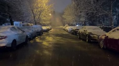 İstanbul 'un en modern yerleşim bölgelerinden biri olan Atakoy, İstanbul, İstanbul, 21 Şubat 2025. Kar altında İstanbul. Atakoy bölgesinde kar ve kış manzarası.