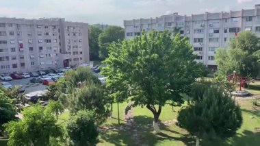 İstanbul, Türkiye. İstanbul 'un 26 Mayıs 2025 Ataky ilçesi, çağdaş mimari ve yaşamın erken bir örneği. Çağdaş konut binalarının yemyeşil ile harmanlandığı İstanbul' un Ataky kentsel planlama kavramlarını gösteren manzaralı bir manzara..