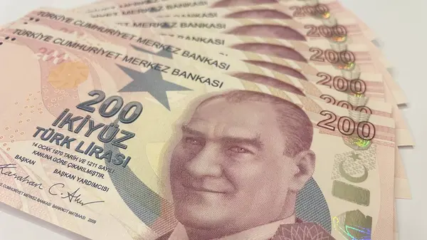 200 Türk Lira Banknotları, Atatrk 'ı gösteren birçok TL banknotunun Macro çekimi. Türk 200 lira banknotları, para birimi konsepti, Türk parasının makro görünümü, ekonomi.