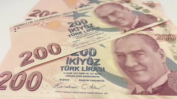 200 Türk Lira Banknotları, Atatrk 'ı gösteren birçok TL banknotunun Macro çekimi. Türk 200 lira banknotları, para birimi konsepti, Türk parasının makro görünümü, ekonomi.