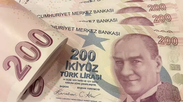 200 Türk Lira Banknotları, Atatrk 'ı gösteren birçok TL banknotunun Macro çekimi. Türk 200 lira banknotları, para birimi konsepti, Türk parasının makro görünümü, ekonomi.