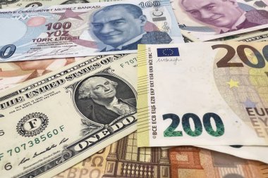 Euro, Dolar ve Türk Lirası kağıt para birimi. Uluslararası finans, küresel ekonomi, prex, nakit ve para kavramı. Küresel ekonomi, finans, döviz kurları ve bankacılığı sembolize eden Euro, ABD Doları ve Türk Lirası 'na yakın plan