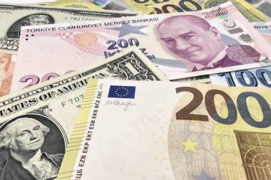 Euro, Dolar ve Türk Lirası kağıt para birimi. Uluslararası finans, küresel ekonomi, prex, nakit ve para kavramı. Küresel ekonomi, finans, döviz kurları ve bankacılığı sembolize eden Euro, ABD Doları ve Türk Lirası 'na yakın plan