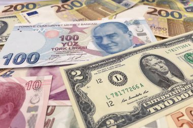 Euro, Dolar ve Türk Lirası kağıt para birimi. Uluslararası finans, küresel ekonomi, prex, nakit ve para kavramı. Küresel ekonomi, finans, döviz kurları ve bankacılığı sembolize eden Euro, ABD Doları ve Türk Lirası 'na yakın plan