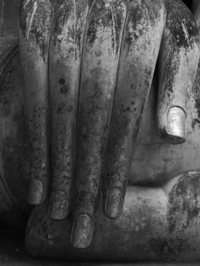 24 Şubat 2025 'te Wat Si Chum Tapınağı, Sukhothai, Tayland' daki Phra Achana Buda resmi. Wat Si Chum, Sukhothai Tarihi Parkı 'nın en ünlü tarihi eserlerinden biridir..