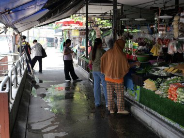 Bangkok, Tayland 'daki Bang Kapi Bölgesi' nde 18 Mayıs 2025 'te Khlong Saen Saep boyunca sahneler.