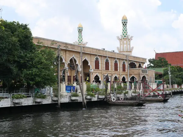 Bangkok, Tayland 'daki Bang Kapi Bölgesi' nde 18 Mayıs 2025 'te Khlong Saen Saep boyunca sahneler.