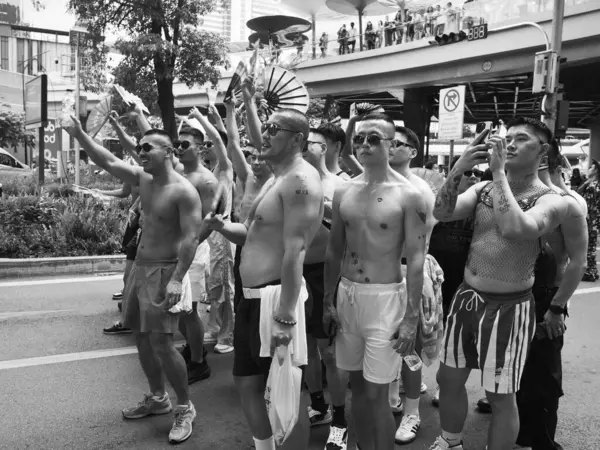 LGBT Onur Yürüyüşü 1 Haziran 2025 'te Tayland' ın Bangkok kentindeki Siyam Meydanı 'nda gerçekleşti. Hem katılımcı hem de izleyicilerden oluşan büyük bir kalabalık ile, çevre alan yoğun bir şekilde kalabalıklaştı..