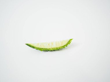 Acı kabak dilimi detaylarıyla iç yapıyı ortaya çıkarıyor. Diyet, beslenme ya da gıda ilacı tasarımlarına uygundur.