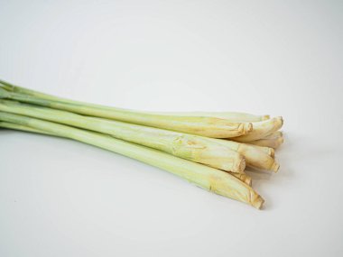 Tayland limonotu parçaları şekil ve tazeliğe vurgu yaparak sergilenir. Detoks konseptleri, malzeme web siteleri veya organik yaşam tarzı markaları için uygundur..