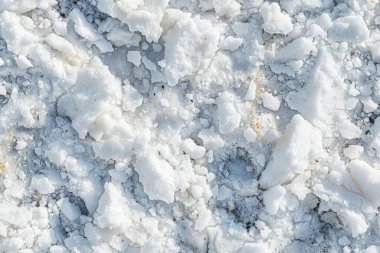 Kristal beyazı, doğal deniz tuzu dokusu görüntüsü. Yemek blogu için profesyonel fotoğraf