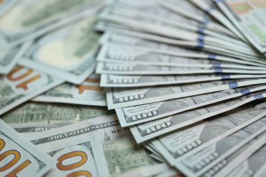 Büyük miktarda Amerikan Doları 'na ait banknotlar kapanıyor. İş ve zengin yaşam konsepti