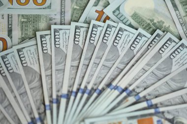 Büyük miktarda Amerikan Doları 'na ait banknotlar kapanıyor. İş ve zengin yaşam konsepti