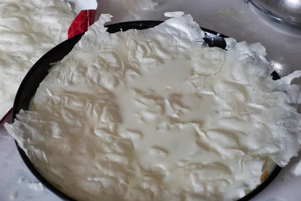 トルコのデザート グララ ガラのデザートを作る女性 ラマダーン月に作られたトルコのデザート ミルクとグルラック — ストック写真
