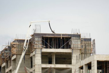 beton harç makinesi inşaata beton harç döker,