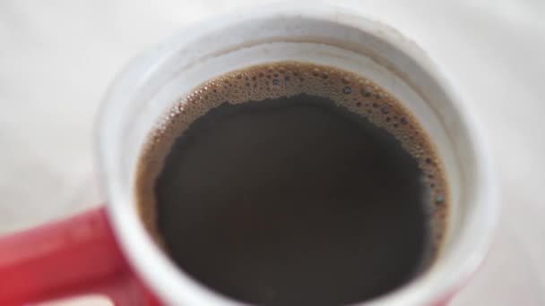 Zeer Close Van Een Mok Gevuld Met Turkse Koffie — Stockvideo