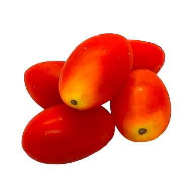 Beyaz arkaplanda kırmızı domates izole