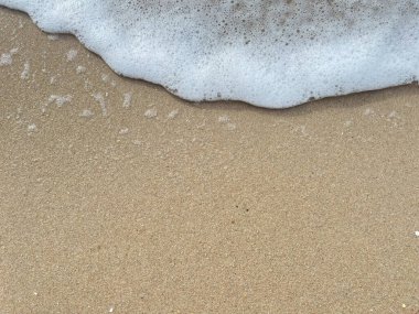  Beyaz köpük dalgalı plaj arka planı