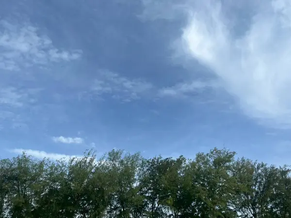 Bulutlar ve gökyüzü jpg