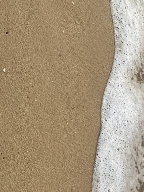 Beyaz köpük dalgalı plaj arka planı