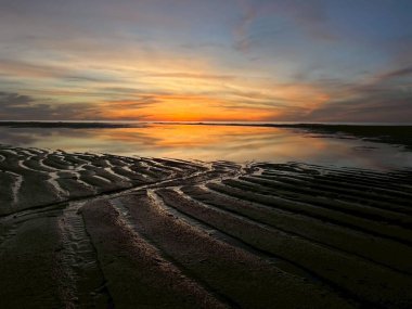 Sahilde gün batımı