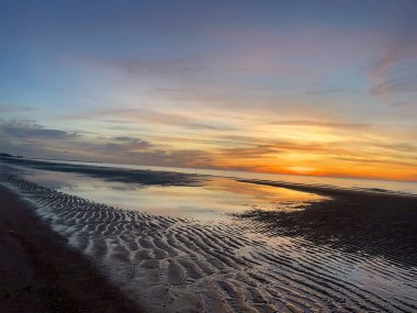 Sahilde gün batımı