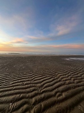 Sahilde gün batımı