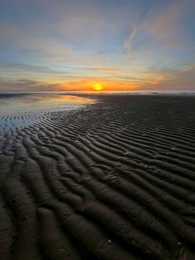 Sahilde gün batımı