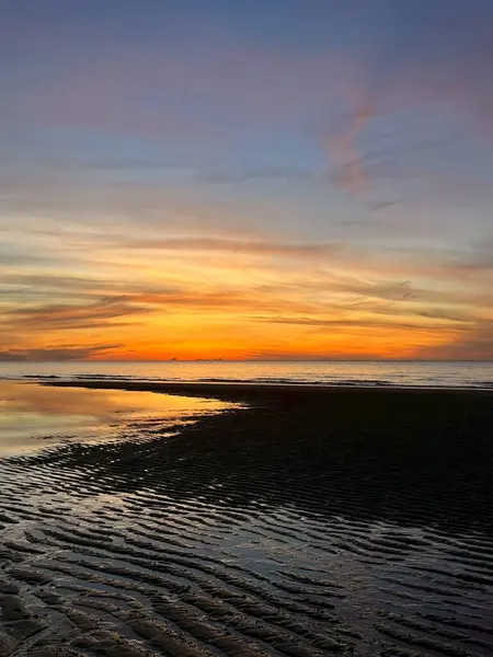 Sahilde gün batımı