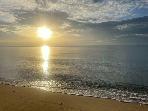 Sabahları deniz ve sahil