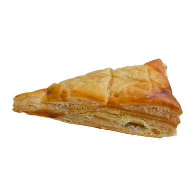  Beyaz zemin üzerine tavuklu böreği