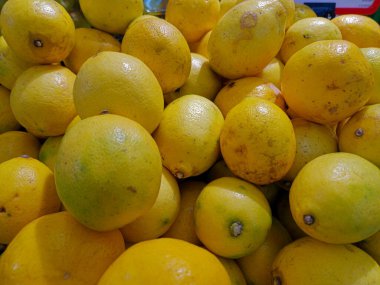 Endonezya 'dan taze yerel sarı portakal yığını..