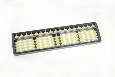Verimli aritmetik için geleneksel abaküs, aritmetik, beyaz açık yeşil renk uygulayan bir hesaplama aracı zihinsel hesaplama becerilerini geliştiren, dayanıklı plastikten yapılmış matematiksel araç, beyaz arkaplanda izole edilmiş dokunma sayımına olanak sağlıyor