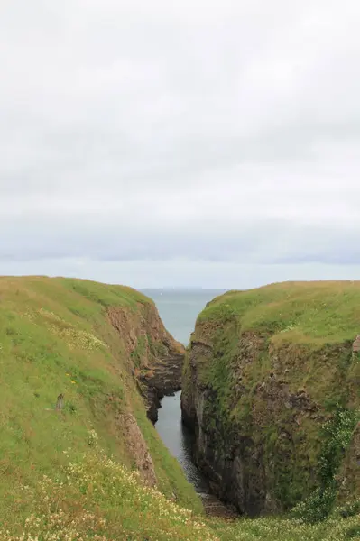 İskoçya, Dunottar 'da buzlu kayalar