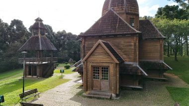 Açık Bir Gün 'de ParqueTingui, Curitiba Serene Lakes, Araucaria Forest ve Yerel Anıt İnsansız Hava Aracı Panoraması