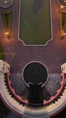 ParqueTangu Üzerindeki Hava Gündoğumu, Curitiba Altın Şafağı Kayalıkları, Gölleri ve Gökyüzünü aydınlatan Şehir