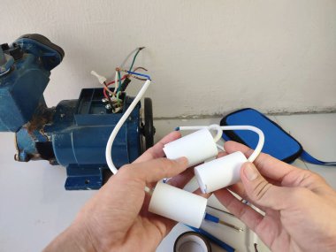 El ele tutuşmak ve kontrol etmek elektrikli motor kapasitörü veya tek fazlı motor