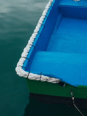 Deniz. Tekne. Tekne detayları. yeşil ve mavi renk